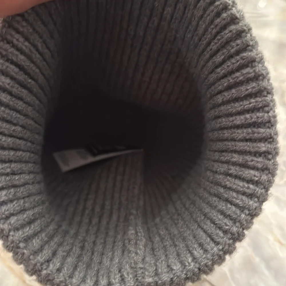 NORTH FACE UNISEX GRAY WOOL HAT with Pom ONE SIZE